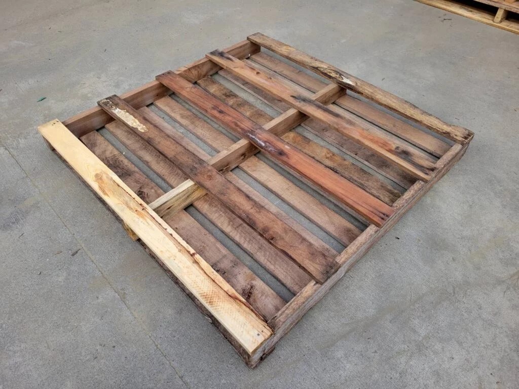 《型號:A6》中古美式木製棧板 (110*110±2) 3＆4支腳混合/油壓車不可用