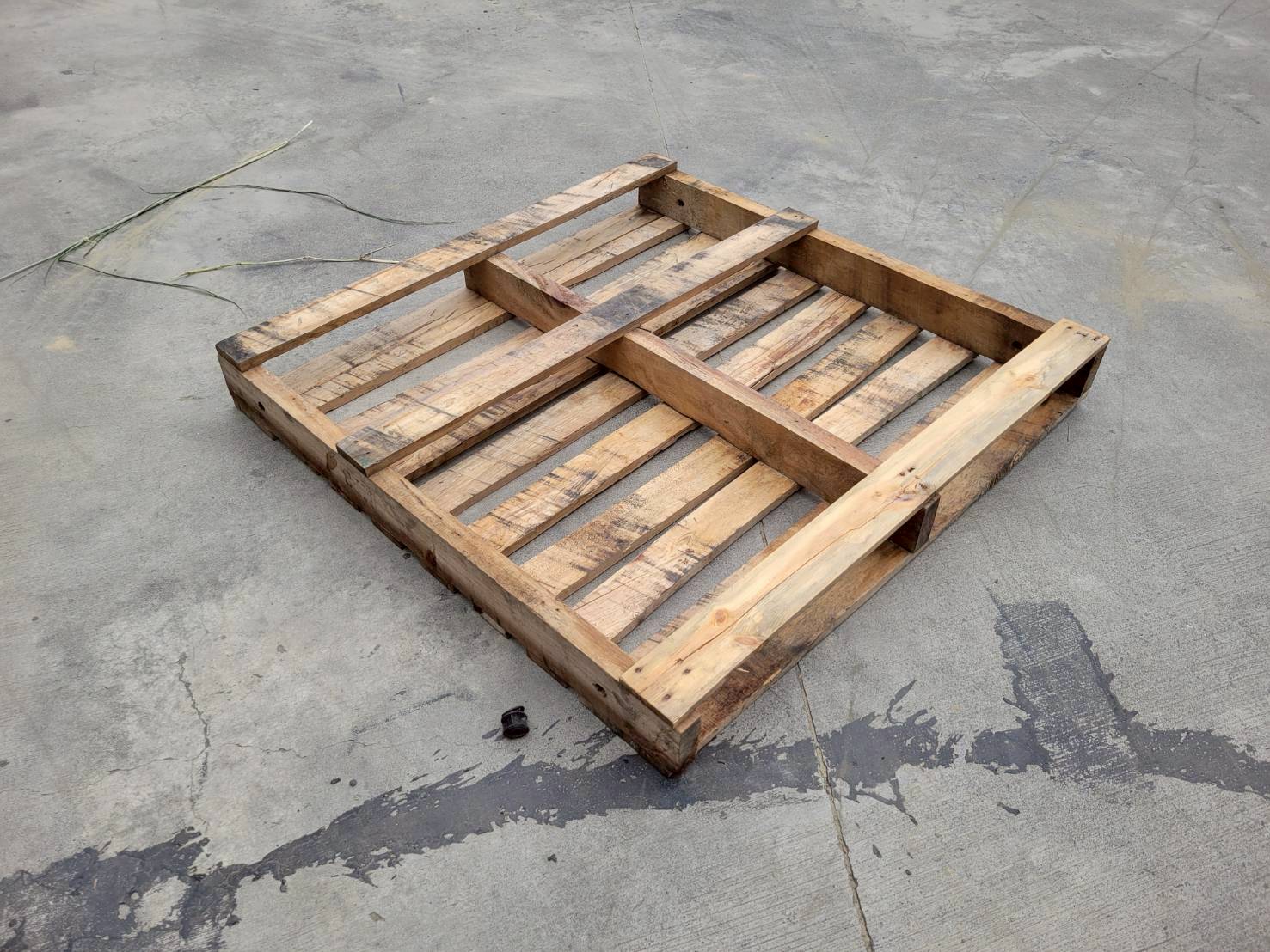 《型號:A7》中古美式木製棧板 (110*110~114*114) 油壓車可用，底板3支以上