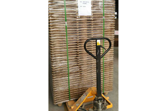 1. V-S2-080060-92 單面六腳綠色木屑環保棧板